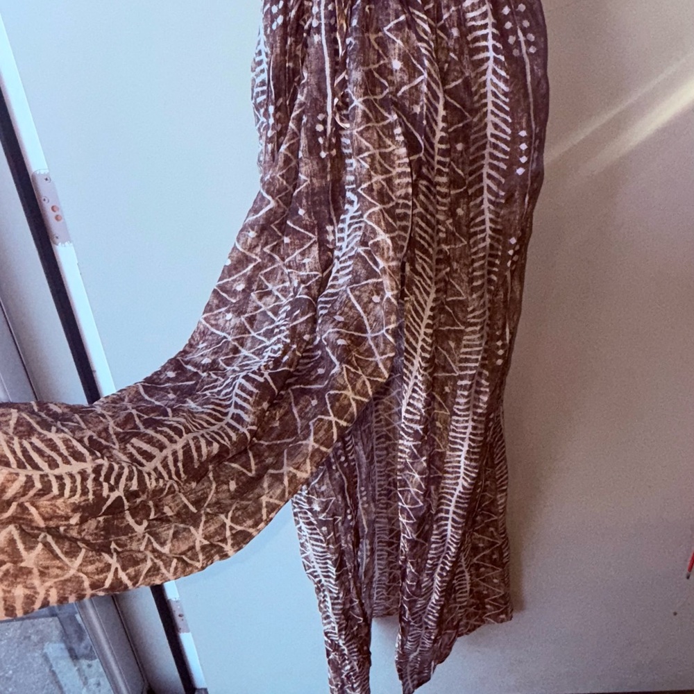 Elan Geometric Brown and White Vneck A-line wrap maxi dress - Picture 7 of 10